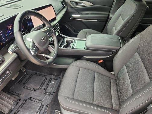 Sterling Gray Metallic 2024 Chevrolet Traverse LT