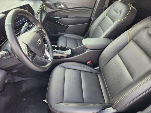 Summit White 2025 Chevrolet Trax ACTIV
