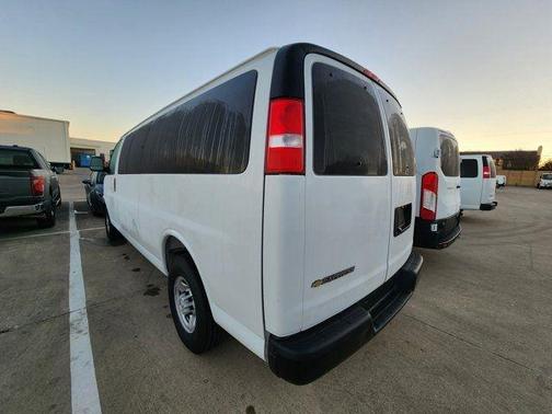 2025 Chevrolet Express 3500 LS