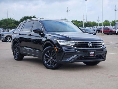 Deep Black Pearl Effect 2022 Volkswagen Tiguan 2.0T SE