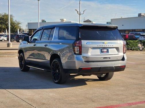 2023 Chevrolet Suburban LT