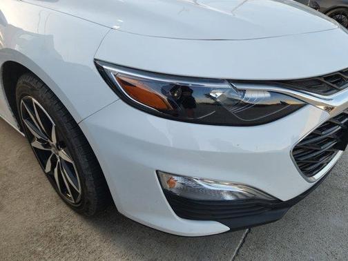 Summit White 2022 Chevrolet Malibu RS