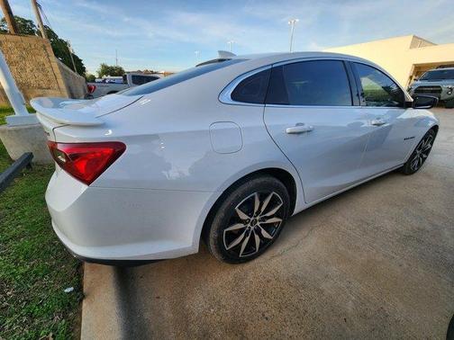Summit White 2022 Chevrolet Malibu RS