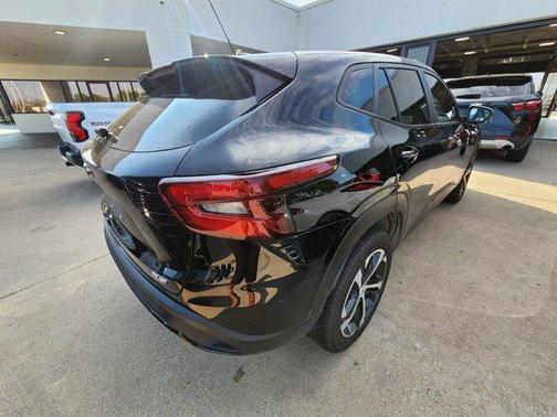 Mosaic Black Metallic 2024 Chevrolet Trax 1RS