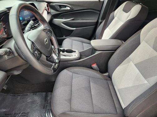 Mosaic Black Metallic 2024 Chevrolet Trax 1RS