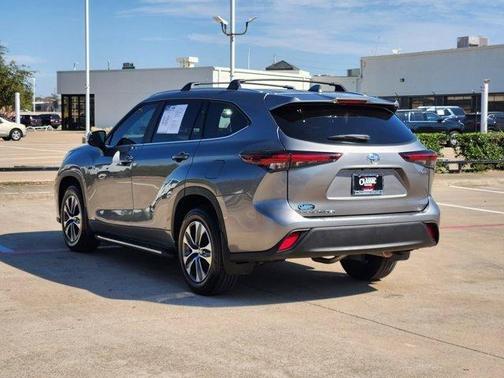 2025 Toyota Highlander Hybrid XLE