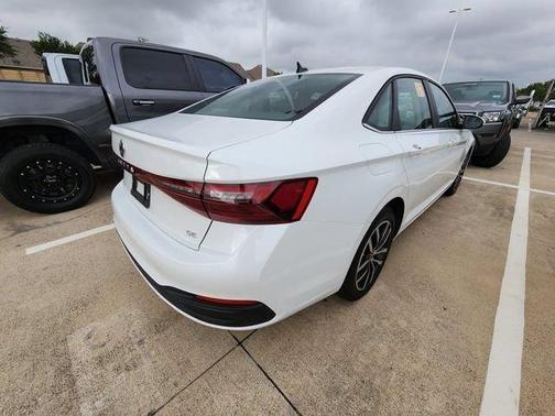 Opal White Pearl Effect 2025 Volkswagen Jetta 1.5T SE