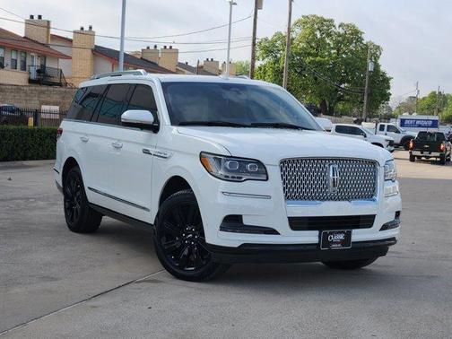 White Metallic 2024 Lincoln Navigator Reserve