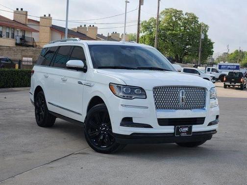 White Metallic 2024 Lincoln Navigator Reserve