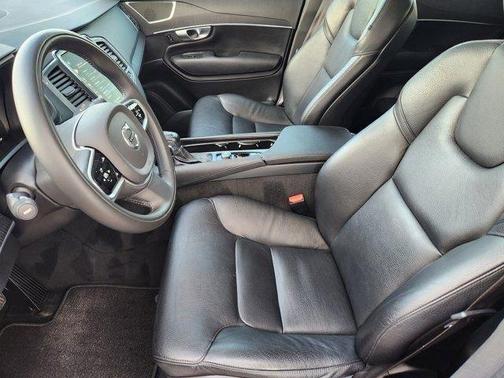 2020 Volvo XC90 T6 Momentum 7 Passenger