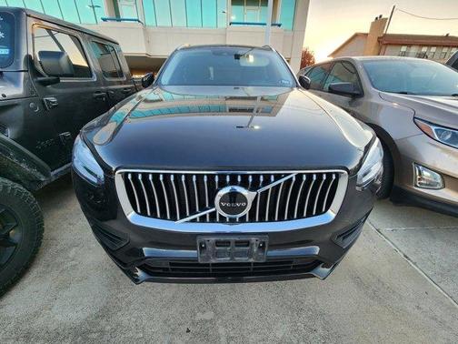 2020 Volvo XC90 T6 Momentum 7 Passenger