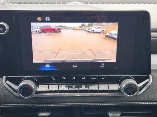 Summit White 2024 Chevrolet Colorado LT