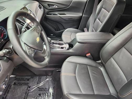 Iridescent Pearl Tricoat 2024 Chevrolet Equinox Premier