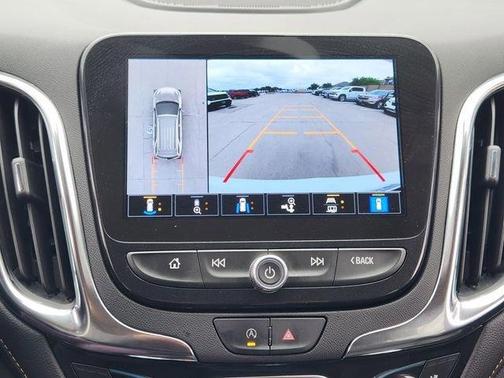 Iridescent Pearl Tricoat 2024 Chevrolet Equinox Premier