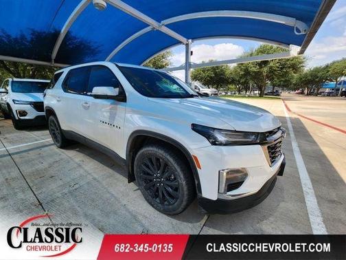 Summit White 2022 Chevrolet Traverse RS