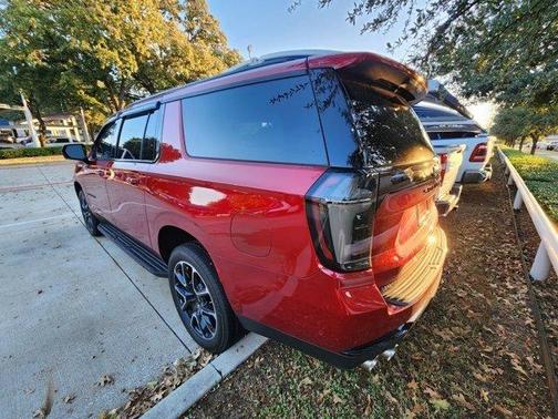 2025 Chevrolet Suburban RST