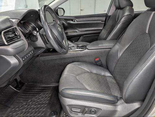 Celestial Silver Metallic/Midnight Black Metallic 2022 Toyota Camry XSE