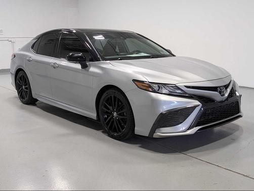 Celestial Silver Metallic/Midnight Black Metallic 2022 Toyota Camry XSE