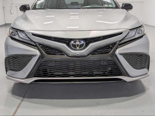 Celestial Silver Metallic/Midnight Black Metallic 2022 Toyota Camry XSE