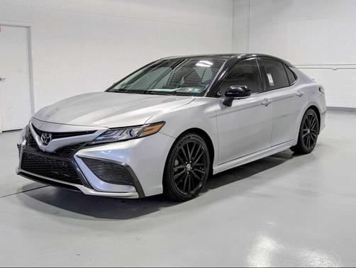 Celestial Silver Metallic/Midnight Black Metallic 2022 Toyota Camry XSE