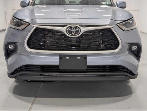 Moon Dust 2021 Toyota Highlander XLE