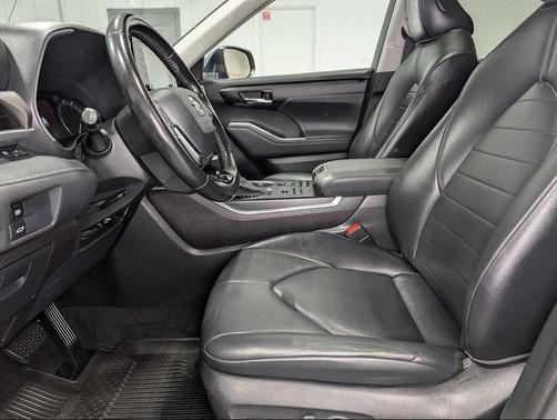 Moon Dust 2021 Toyota Highlander XLE
