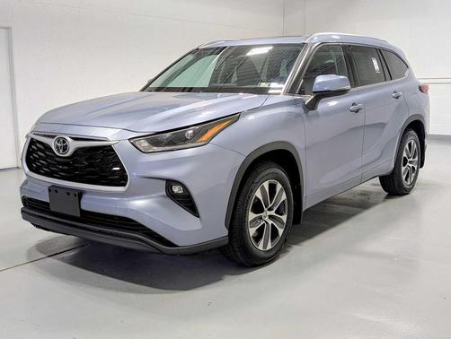 Moon Dust 2021 Toyota Highlander XLE