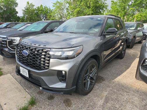 Carbonized Gray Metallic 2025 Ford Explorer ST-Line