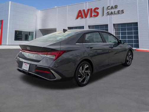 2025 Hyundai ELANTRA SEL