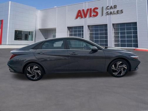 2025 Hyundai ELANTRA SEL