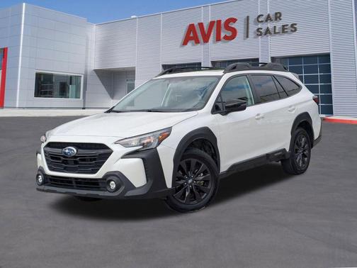 Crystal White Pearl 2025 Subaru Outback Onyx Edition