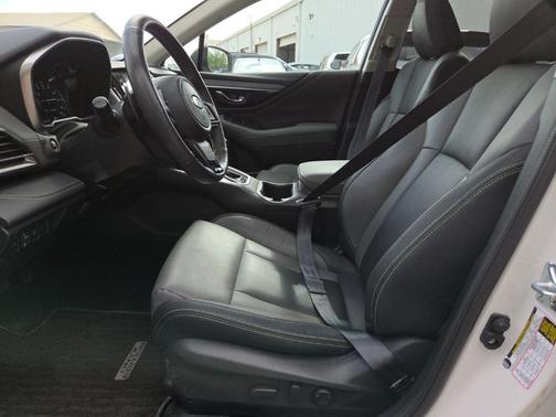 Crystal White Pearl 2025 Subaru Outback Onyx Edition