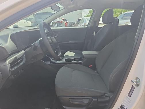 Snow White Pearl 2025 Kia K4 LXS
