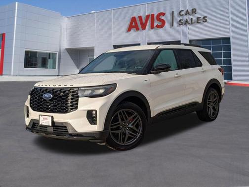 Star White Metallic Tri-Coat 2025 Ford Explorer ST-Line