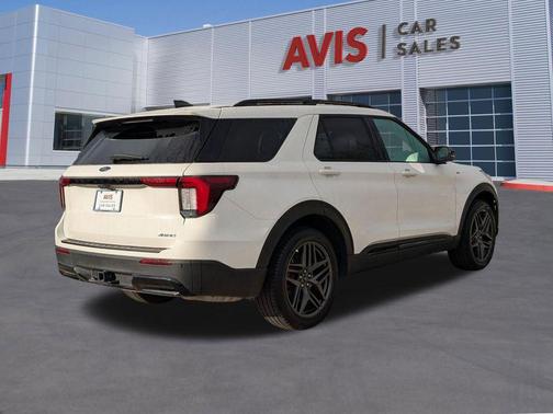 Star White Metallic Tri-Coat 2025 Ford Explorer ST-Line