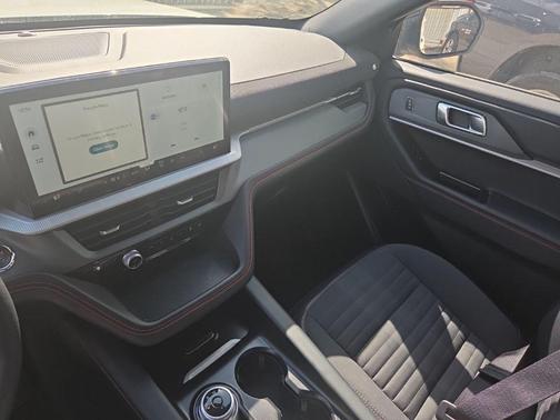 Star White Metallic Tri-Coat 2025 Ford Explorer ST-Line