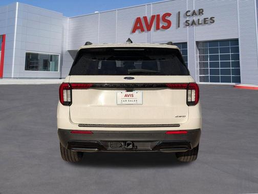 Star White Metallic Tri-Coat 2025 Ford Explorer ST-Line