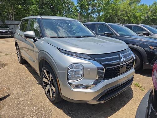 Alloy Silver Metallic 2025 Mitsubishi Outlander SE S-AWC