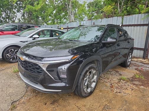 Black Metallic 2025 Chevrolet Trax LT