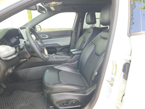 White 2025 Jeep Compass Latitude