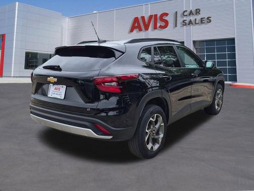 Mosaic Black Metallic 2025 Chevrolet Trax LT