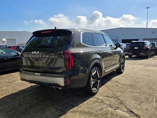 Brown 2025 Kia Telluride S