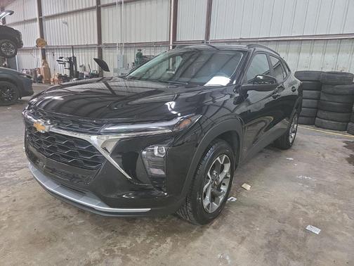 Mosaic Black Metallic 2025 Chevrolet Trax LT