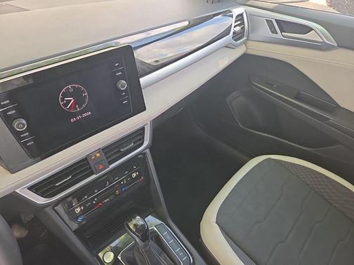 2025 Volkswagen Taos 1.5T SE