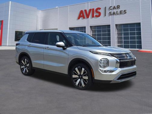 Alloy Silver Metallic 2025 Mitsubishi Outlander SE