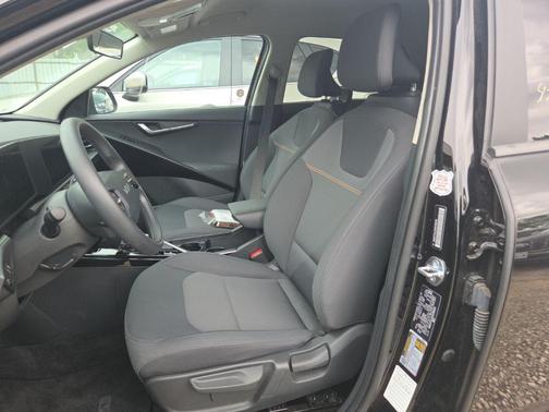 Aurora Black Pearl 2025 Kia Niro LX