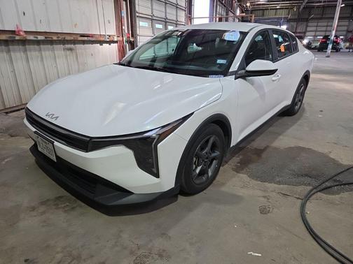 Snow White Pearl 2025 Kia K4 LXS