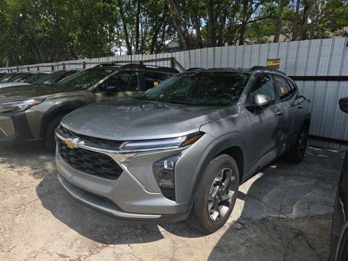 Sterling Gray Metallic 2025 Chevrolet Trax LT