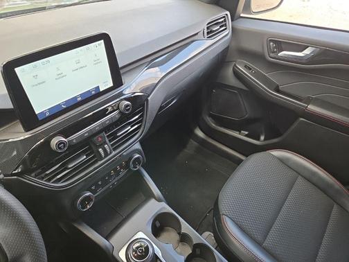 Carbonized Gray Metallic 2025 Ford Escape ST-Line