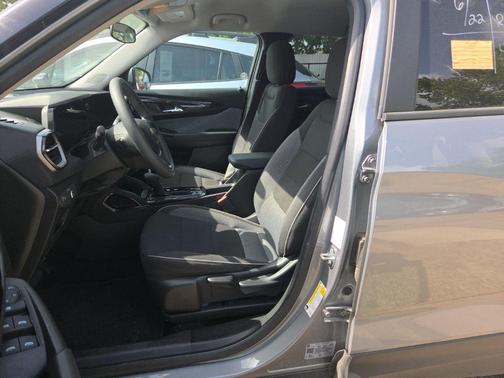 Sterling Gray Metallic 2025 Chevrolet Trailblazer LT
